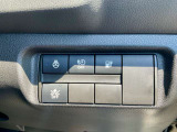 運転席右側に各種スイッチが集約されています!衝突軽減ブレーキ、踏み間違い防止装置付きで安全装備も充実しています