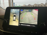 空から見たような映像で駐車ができるアラウンドビューモニター。ひと目でわかるセンサーに前後の衝突被害軽減ブレーキ付き。