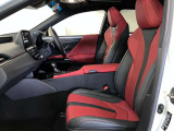 F SPORT 専用色 フレアレッド。よりスポーティーな印象になっております。