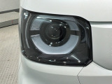 LEDヘッドライトは、点灯の瞬間から最大光量を発揮し、突然暗くなるトンネルなどでの安定感を高めます。