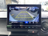 【リアカメラ】運転が苦手な方も車庫入れラクラクです!ギアをリバースに入れれば自動的にモニターが切り換わりますので、面倒な操作は不要です。狭い駐車場もお車を傷つけず安心です!