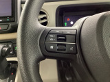 ステアリング左手側はオーディオ関連の操作スイッチです。視線を逸らすことなく運転に集中できます