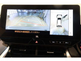 パノラミックビューモニター付きです。車両を上から見たような映像をディスプレイオーディオ画面に表示。運転席からの目視だけでは見にくい、車両周辺の状況をリアルタイムでしっかり確認できます。