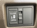 【パワースライドドア】スマートキーや運転席のスイッチでスライドドアの開閉が可能♪電動だから力を入れてドアを開ける必要が無く、小さいお子様でも、重い荷物を持っている時もラクに開け閉めできます♪