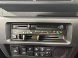 エアコンはダイヤルを動かすと温度と風量調節ができるので暑い夏や寒い冬も車内快適です♪