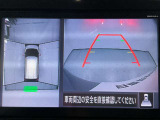 【アラウンドビューモニター】まるでクルマを真上から見ているようなアラウンドビューモニターで運転をサポート。運転席から見えにくい車の四隅や後方もモニターでしっかり見えます。