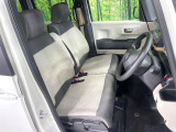運転席まわりには十分なスペースがあり、大柄な方でもゆったり運転していただける環境です。