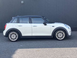 MINI正規ディーラーならではの品質の高い認定中古車を常時20台以上展示しております。