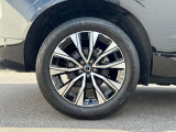 北欧流のラグジュアリーを体現したXC60。伝統的なスカンジナビアン・デザインを継承しながら、躍動感にあふれ優雅な雰囲気を身にまとう、新しい潮流を具現化したスタイリングです。