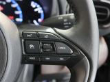 アダプティブクルーズコントロール機能付きです。走行中に先行車の様子を検知しながら、設定した車速の範囲内で先行車との距離のキープを支援します。詳細は販売店スタッフまでおたずねください。