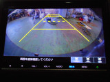 バックカメラの画像です。ガイドラインがスムースな車庫入れをサポートいたします。車庫入れの安心感がアップしますね。