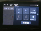 ディスプレイオーディオを装備。スマートフォンと車を繋ぐことで、これまでのナビに加えて色々なサービスが楽しめます。