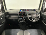 【インパネ】運転のしやすさを最優先に設計された見晴らしの良いフロントビュー。車両間隔が掴みやすく狭い道でも安心♪「安全」と「品質」を最優先に、安心してお乗りいただけるクルマを提供いたします。