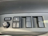 全席パワーウインドです。ドアミラーの格納調整も行えます!