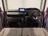 【前方視界】開放的な前方視界!運転がしやすく疲れにくいです♪窓が大きく、見通しがとっても良いおクルマですよ♪