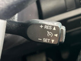 【クルーズコントロール】高速道路もラクラク走行。アクセルを離しても一定速度で走行ができ、長距離運転時の負担を軽減!加速・減速も簡単なスイッチ操作で調整できます。
