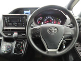 スポーティームード溢れる運転席周りですね。 クイックなドライビングに対応できるよな運転席回りになっています。 ドライブがますます楽しくなりますね!
