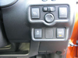 運転席の右下に各種スイッチがまとめられています。