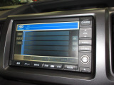 ナビゲーションは純正HDDナビを装着しております。AM、FM、CD、DVD再生、音楽録音再生、ワンセグTVがご使用いただけます。初めて訪れた場所でも安心ですね!