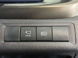 オートマチックハイビームとは、先行車や対向車のライトを認識し、ハイビームとロービームを自動で切り替える機能です。夜道の視界を確保します。詳細は販売店スタッフまでおたずねください。