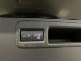 バックドアを上げた状態です。シートを倒せば荷室のスペースが広くなります!用途に合わせて快適な室内を!