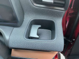 運転席にドリンクホルダーが付いてとっても便利です。!!!