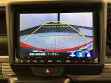 リバースギアに入れるだけで後方の表示へ切り替わります。夜間や雨の日の駐車も楽になりますよ。