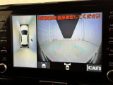 パノラミックビューモニターを装備。駐車場や交差点でクルマを真上から見るように周囲を確認できます。機能の詳細は販売店スタッフまでおたずねください。