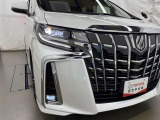 LEDヘッドライトです。デザイン性がよくとても明るいので、夜間の走行や悪天候でも安心です。しかも長寿命!
