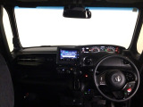 【前方視界】開放的な前方視界!運転がしやすく疲れにくいです♪窓が大きく、見通しがとっても良いおクルマですよ♪