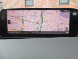 マツダコネクトの10.25インチワイドセンターディスプレイです。『Android Auto』『Apple CarPlay』や独自のコネクテッドサービスに対応したインターフェイスシステムです。