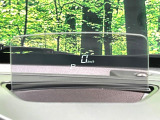 【ヘッドアップディスプレイ】現在の速度や走行情報をデジタル表示で運転席前方のガラスに投影!運転中、目線をずらさず必要な情報を確認できるのでとっても便利で安心!