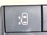 【パワースライドドア】スマートキーや運転席のスイッチでスライドドアの開閉が可能♪電動だから力を入れてドアを開ける必要が無く、小さいお子様でも、重い荷物を持っている時もラクに開け閉めできます♪