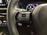 ステアリング左手側はオーディオ関連の操作スイッチです。視線を逸らすことなく運転に集中できます