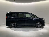 両側パワースライドドア付きだから、狭い駐車スペースなどでの 乗り降りラクラク!小さなお子さまのいるご家庭には嬉しい装備。
