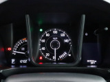 運転時の視界周辺の見やすい位置にメーターをレイアウト。視線の流れを断ち切らない、ストレスフリーで美しい運転動作を可能にします。またマルチインフォメーションディスプレイで、様々な情報が確認できます。