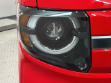 LEDヘッドライトは、点灯の瞬間から最大光量を発揮し、突然暗くなるトンネルなどでの安定感を高めます。