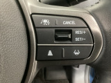 【アダプティブ・クルーズ・コントロール】予め設定した車速内でクルマが自動的に加減速。 前走車との適切な車間距離を維持しながら追従走行し、高速道路でのドライバーの疲労を軽減してくれる嬉しい機能付♪