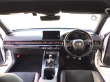 【前方視界】開放的な前方視界!運転がしやすく疲れにくいです♪窓が大きく、見通しがとっても良いおクルマですよ♪