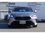 BMWの代名詞の【キドニーグリル】グリルが腎臓のように見えるので【キドニー】と呼ばれるようになりました。一目見ただけでBMWであると認識できる確固たるアイコンとして存在感を放ちます。