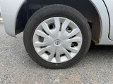 純正ホイールカバー付きです。タイヤサイズ 155/65R14