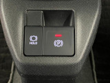 【電動パーキングブレーキ+オートブレーキホールド機能】 指先だけで簡単に操作が可能なパーキングブレーキ、スイッチを押すとブレーキペダルから足を離してもブレーキを保持できるオートブレーキホールド搭載。