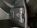 グローブBOX内のカードの取り出しもしやすい場所にETCがついています。高速道路の料金所の通過もラクラクです!。