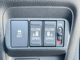 運転席右側に電動スライドドアのスイッチと横滑り防止【VSA】のスイッチがついています。
