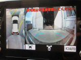 パノラミックビューモニター付きです。車両を上から見たような映像をディスプレイオーディオ画面に表示。運転席からの目視だけでは見にくい、車両周辺の状況をリアルタイムでしっかり確認できます。