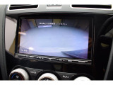 リヤカメラ付きなので、シフトレバーをリバースにすると連動してカメラ映像に切り替わります。
