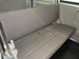 居心地の良い後席空間が乗員に深いくつろぎをもたらします。