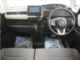運転にかかわる様々な操作を安全に行えるように視点移動が少なく、操作性に配慮されたスイッチ類が凝縮されたコクピットです。