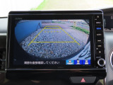 リアワイドカメラシステム!従来の視野に加えて、後方側方を約180&deg;まで見えるワイドビューと、後方を真上から見たような視野で駐車時などに便利なトップダウンビューの3つの視野があります!