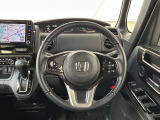 ホンダセンシング装着車となっております。衝突軽減ブレーキ、誤発進抑制機能、歩行者事故低減ステアリング、路外逸脱抑制機能、アダプティブクルーズコントロール、車線維持支援システム他、安全運転を幅広く支援。